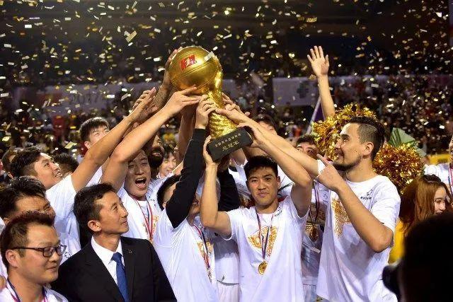 1-3！广厦拒绝横扫，胡金秋狂砍30+5，孙铭徽0分惨遭弃用，王博找到取胜之道！